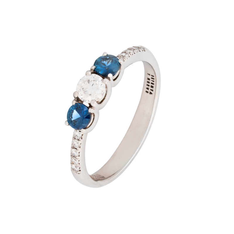 White gold ring with diamonds and blue sapphires, a trend in fine jewelry